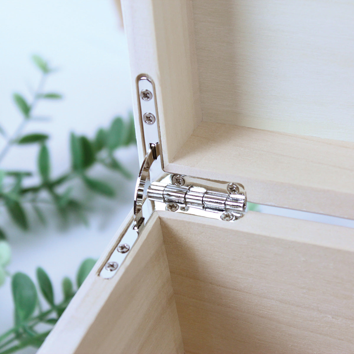 Personalised White Wooden Wreath Keepsake Memory Box - 3 Sizes (22cm | 27cm | 30cm)