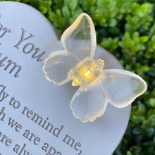 Load image into Gallery viewer, Memorial Solar Light Up Heart Stake Plaque - Mum