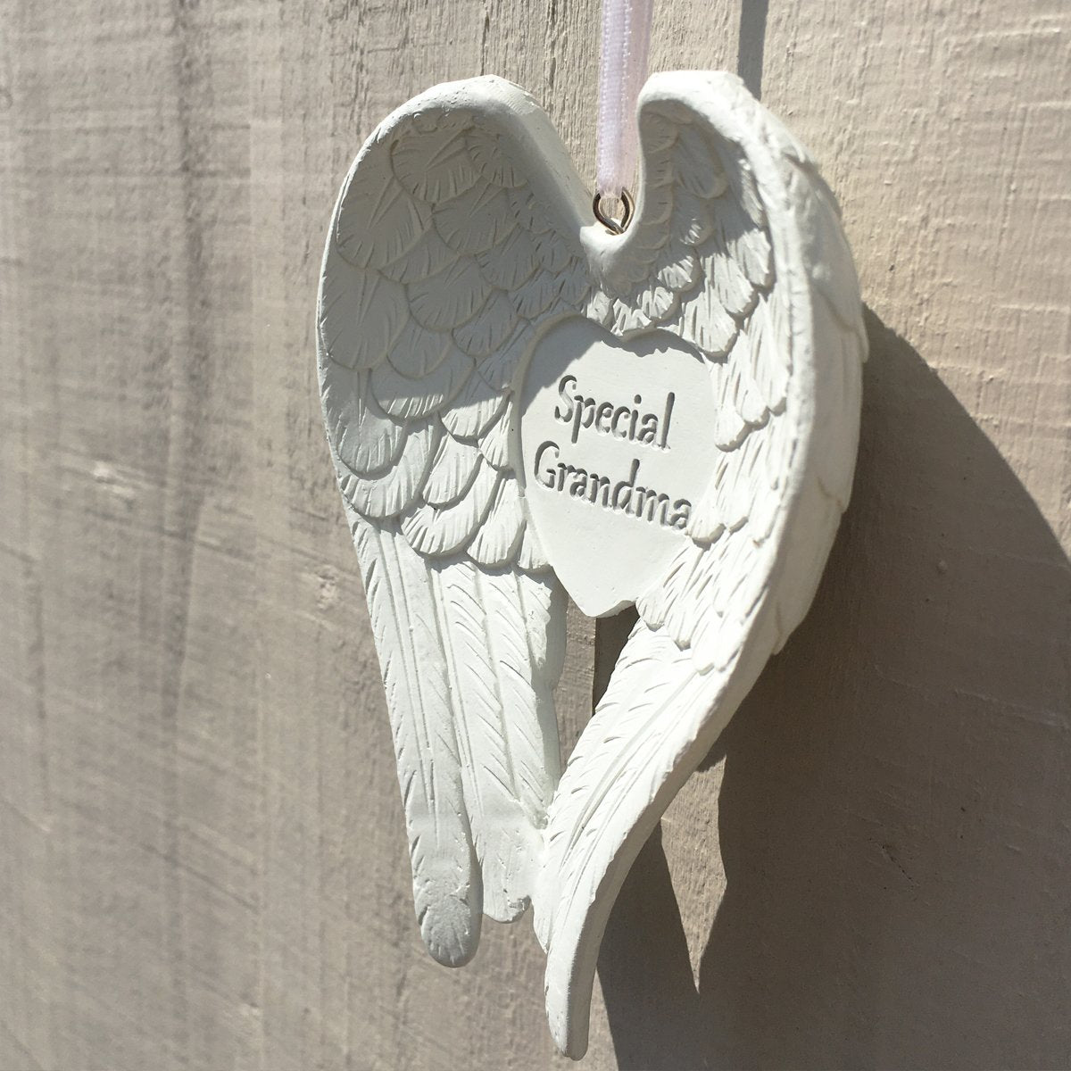 Commemorative Hanging Plaque. Angel Wings / Heart. 'Special Grandma' Sentiment.